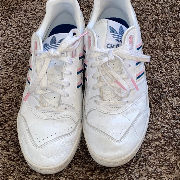 Cute adidas shoes only worn 2 times - Picture 2 of 5